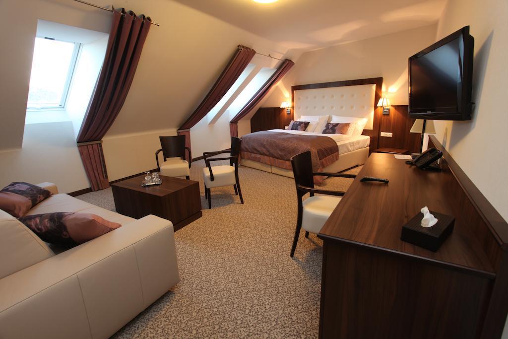 Hotel Sladovna سيرنا هورا الغرفة الصورة